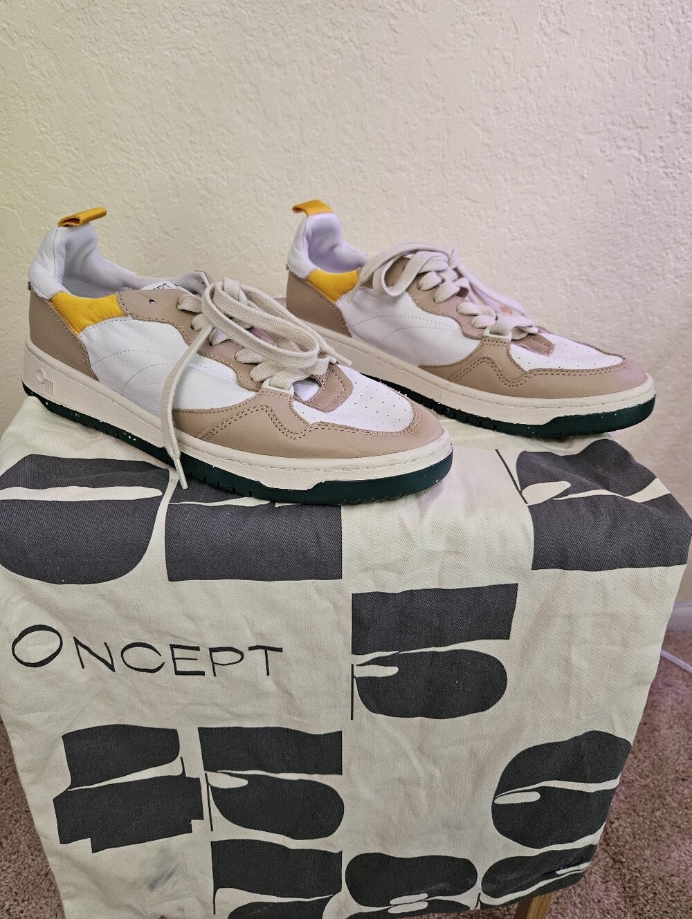 Oncept Women's phoenix Sneaker oak-multi Sz 10 With Bag